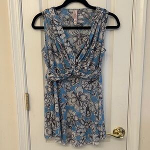 Sweet Pea Maternity Blue and White Floral Pattern Sleeveless Top - Size Medium